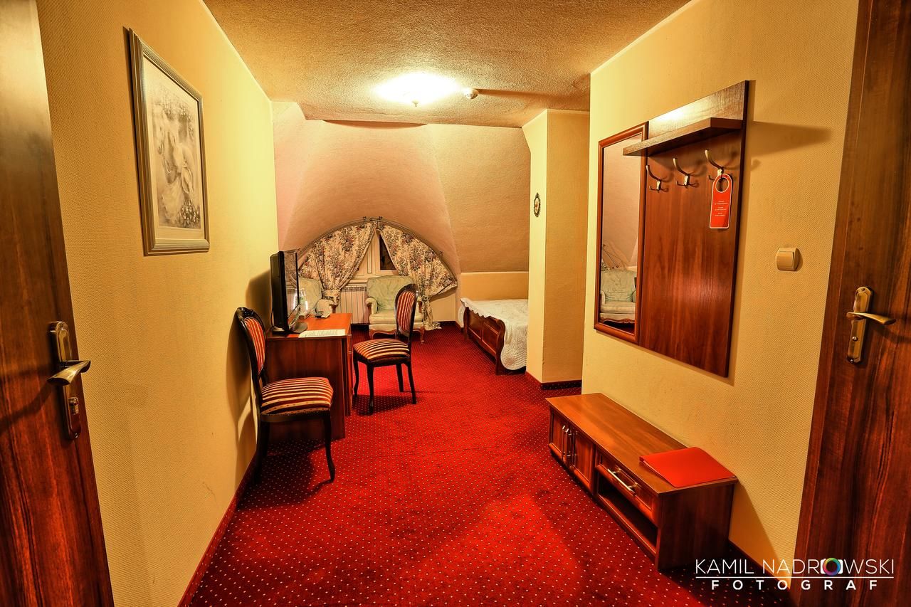 Отель Hotel Zodiak Радомско-40