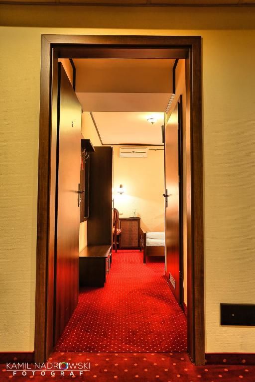 Отель Hotel Zodiak Радомско-53